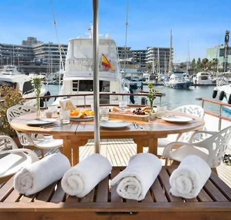 Отель Charming Boat In Barcelona - Perfect Getaway Сан-Адриан-де-Бесос Экстерьер фото