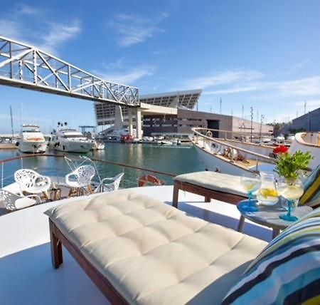 Отель Charming Boat In Barcelona - Perfect Getaway Сан-Адриан-де-Бесос Экстерьер фото