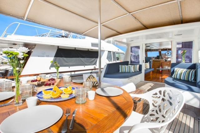 Отель Charming Boat In Barcelona - Perfect Getaway Сан-Адриан-де-Бесос Экстерьер фото